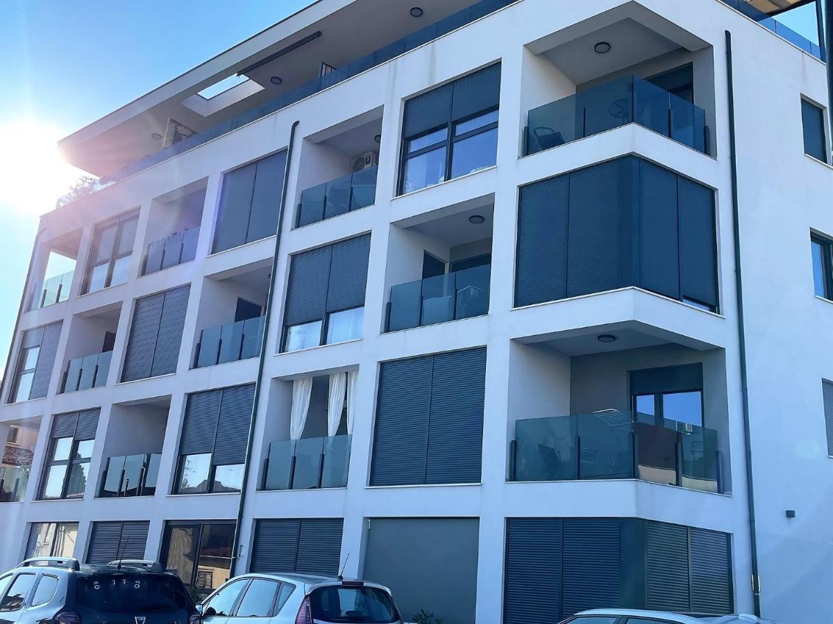 Giovanna Apartment With Terrace And Free Parking Pula Exteriör bild