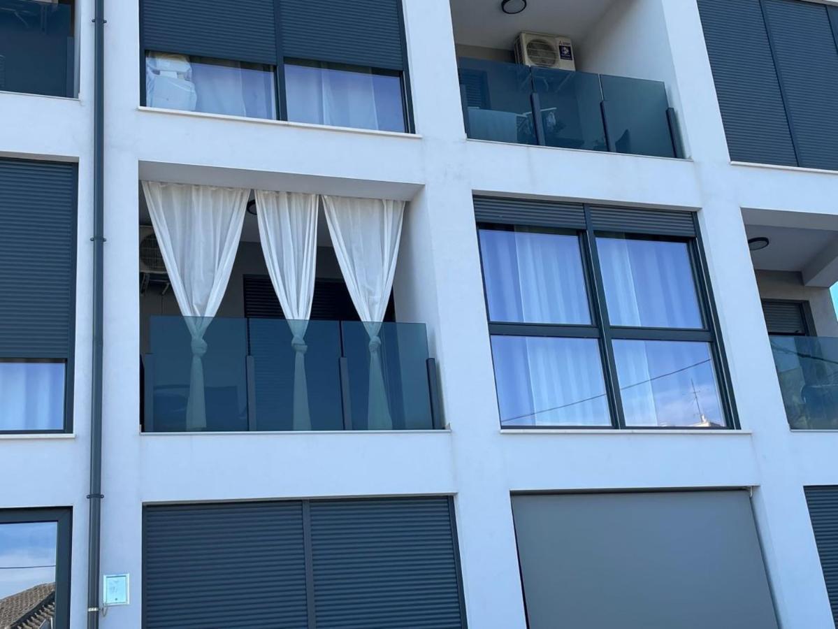 Giovanna Apartment With Terrace And Free Parking Pula Exteriör bild
